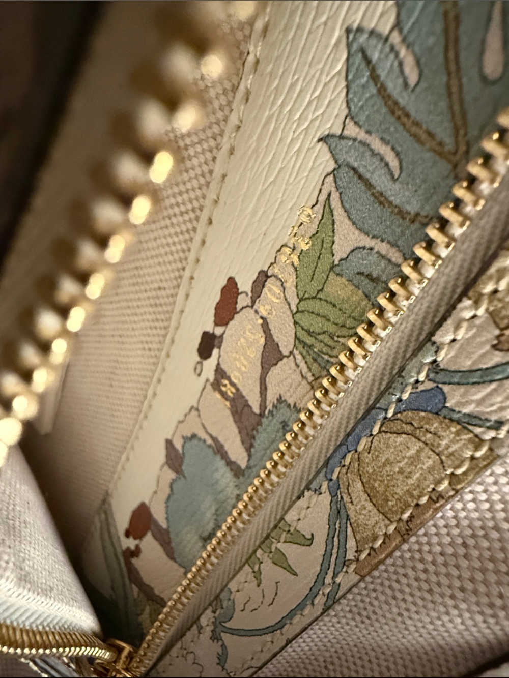 Gucci White Floral Tiger Shoulder Bag with Gold Hardware - Picture 6 of 7